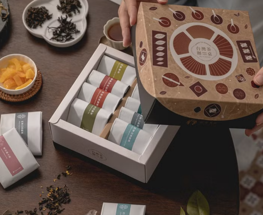 【台灣茶辦桌】9種茶+4影片(中英日文)品茶體驗盒 ＋台式包巾禮盒